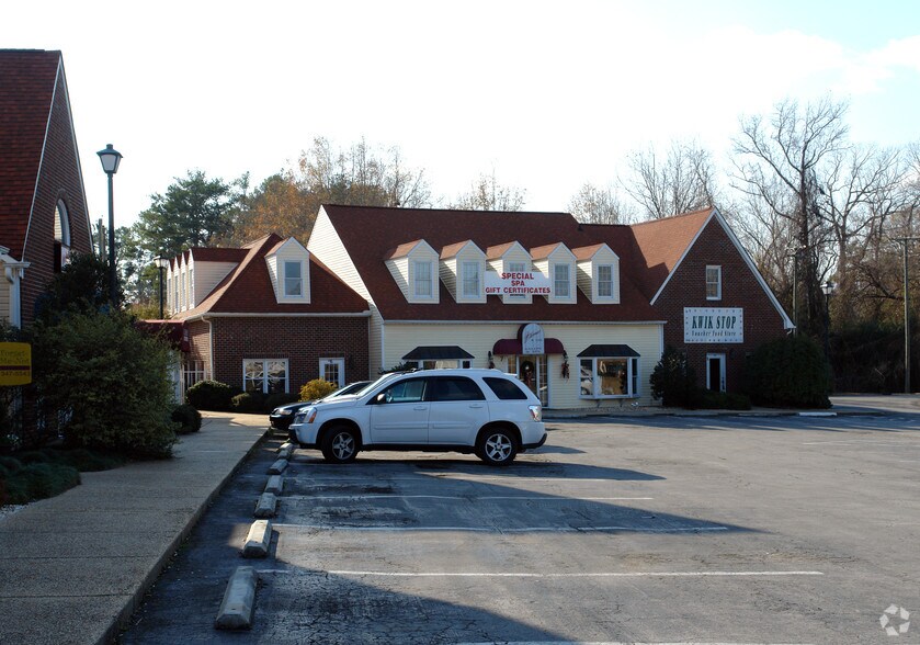 715 Gum Branch Rd, Jacksonville, NC à louer - Photo principale – Image 1 sur 2