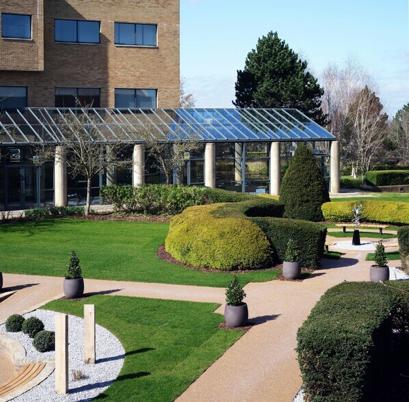 400 Capability Green, Luton à louer - Photo de l’immeuble – Image 3 sur 8