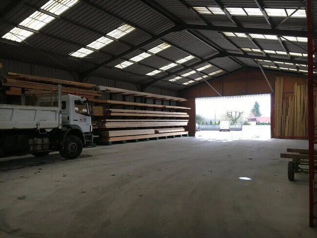 Plus de détails pour Local d’activités à vendre