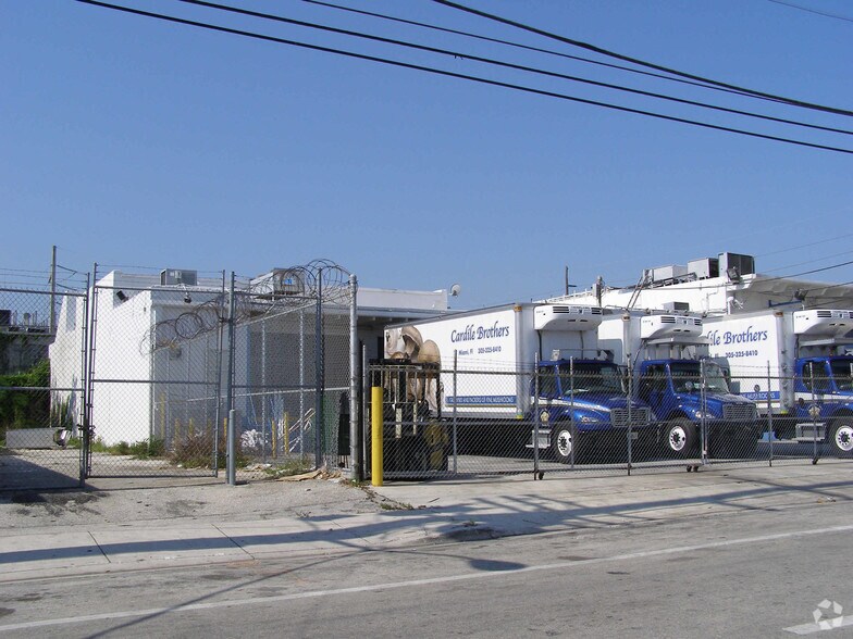 1370-1380 NW 22nd St, Miami, FL à louer - Photo de l’immeuble – Image 3 sur 31