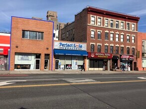 553 E Fordham Rd, Bronx, NY à louer Photo de l’immeuble– Image 1 sur 4