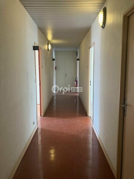 Bureau dans Nuits-Saint-Georges à louer - Photo de l’immeuble – Image 2 sur 5