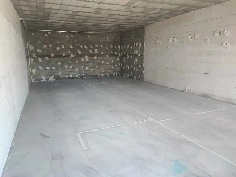 Local d'activités dans Istres à vendre - Photo de l’immeuble – Image 3 sur 4