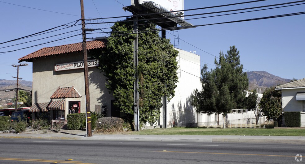 2393 Del Rosa Ave, San Bernardino, CA à louer - Photo de l’immeuble – Image 2 sur 36