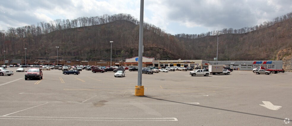 275 Mall Rd, South Williamson, KY à louer - Photo de l’immeuble – Image 3 sur 3