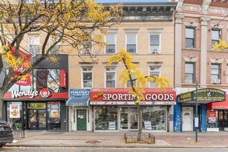 5716 Myrtle Ave, Ridgewood, NY à louer Photo intérieure– Image 2 sur 9