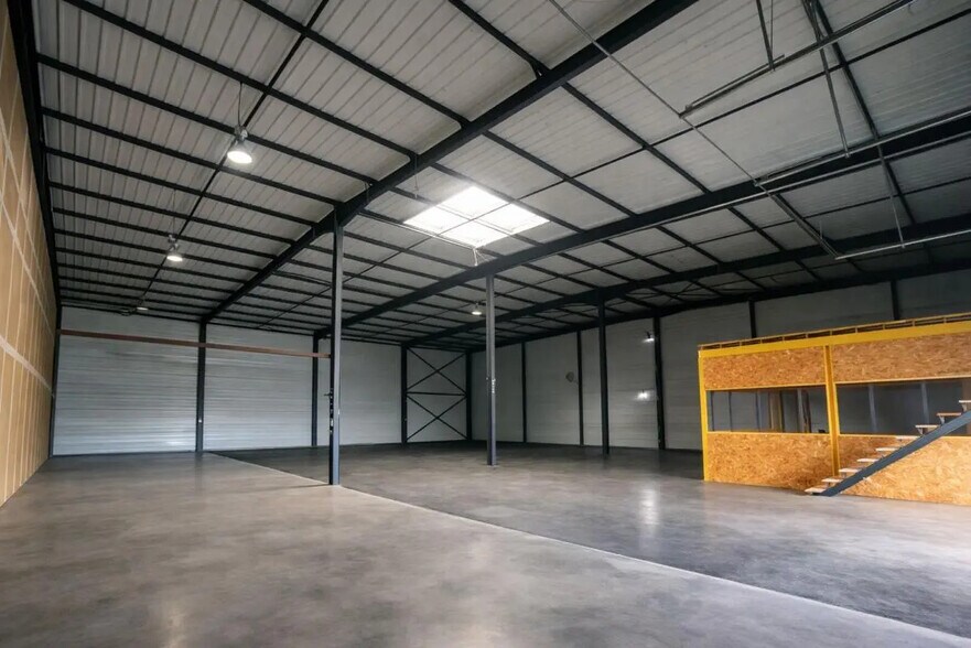 Bureau dans Mondouzil à louer - Photo intérieure – Image 2 sur 12