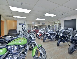 Plus de détails pour 700 Boul Des Laurentides, Laval, QC - Industriel/Logistique à louer