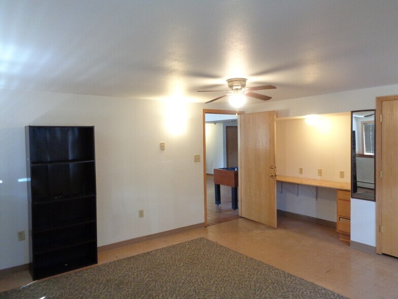427 Normal Rd, Dekalb, IL à vendre - Photo de l’immeuble – Image 3 sur 8