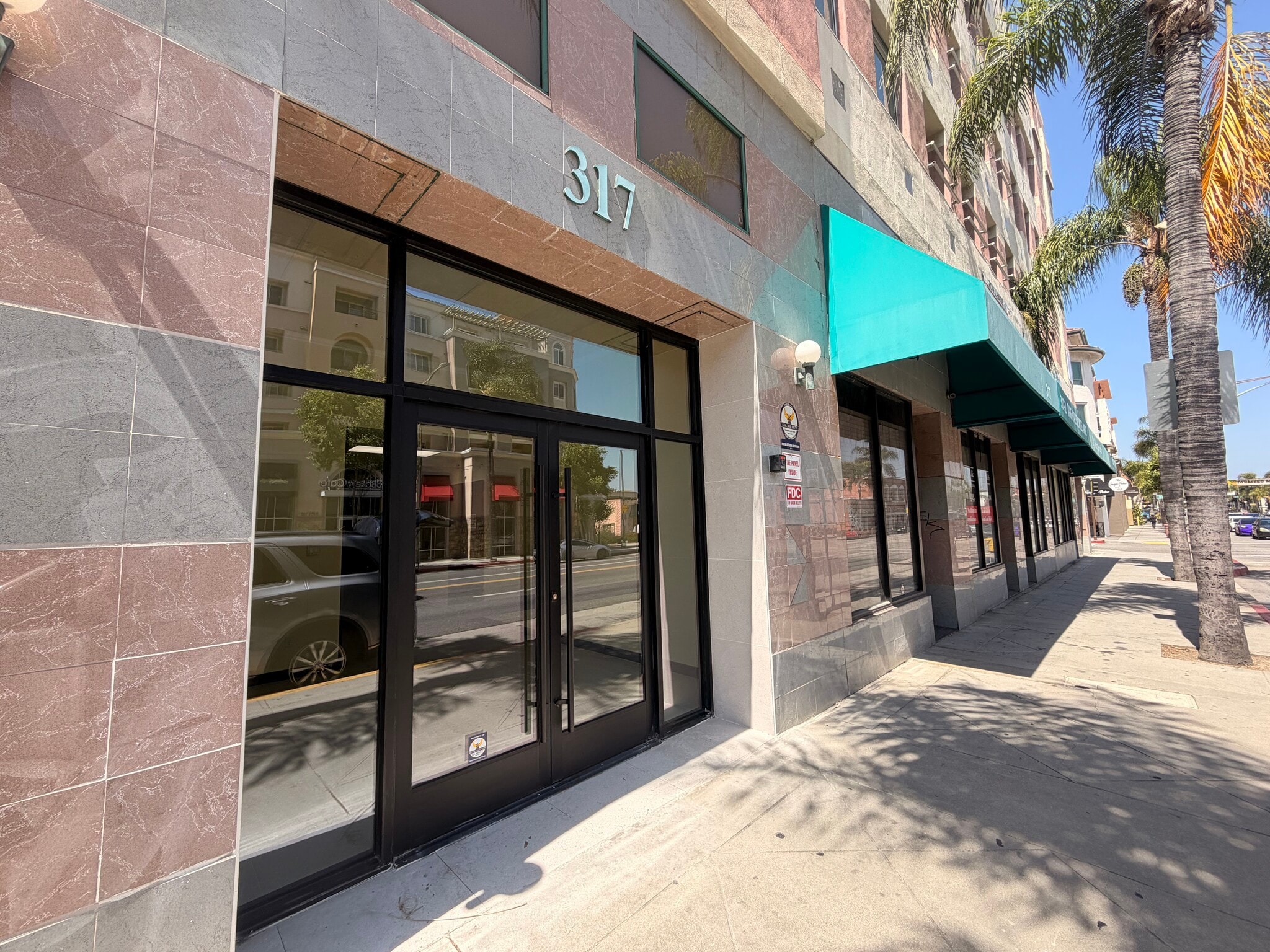 301-317 W Main St, Alhambra, CA à louer Photo intérieure– Image 1 sur 2