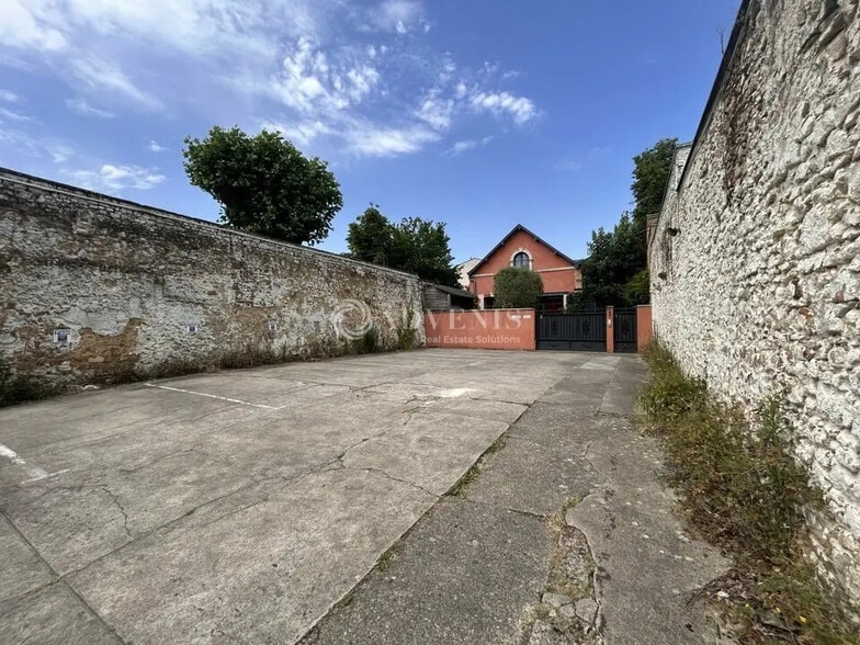 Local commercial dans Le Mans à louer - Photo de l’immeuble – Image 3 sur 3