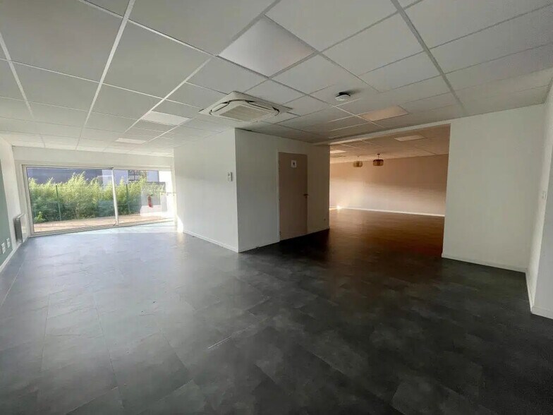 Bureau dans Marbeuf à louer - Photo intérieure – Image 1 sur 10