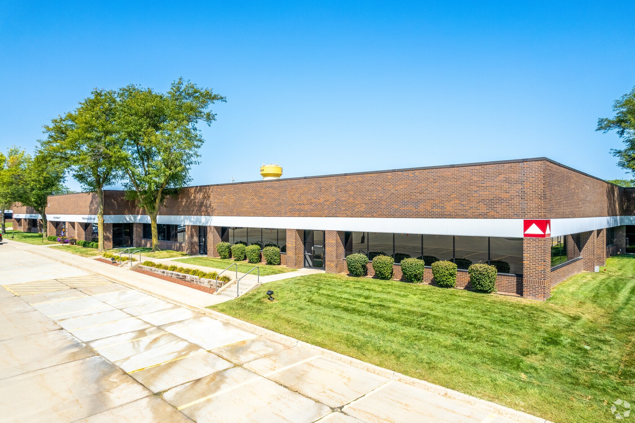 11101-11199 Aurora Ave, Urbandale, IA à louer Photo de l’immeuble– Image 1 sur 6