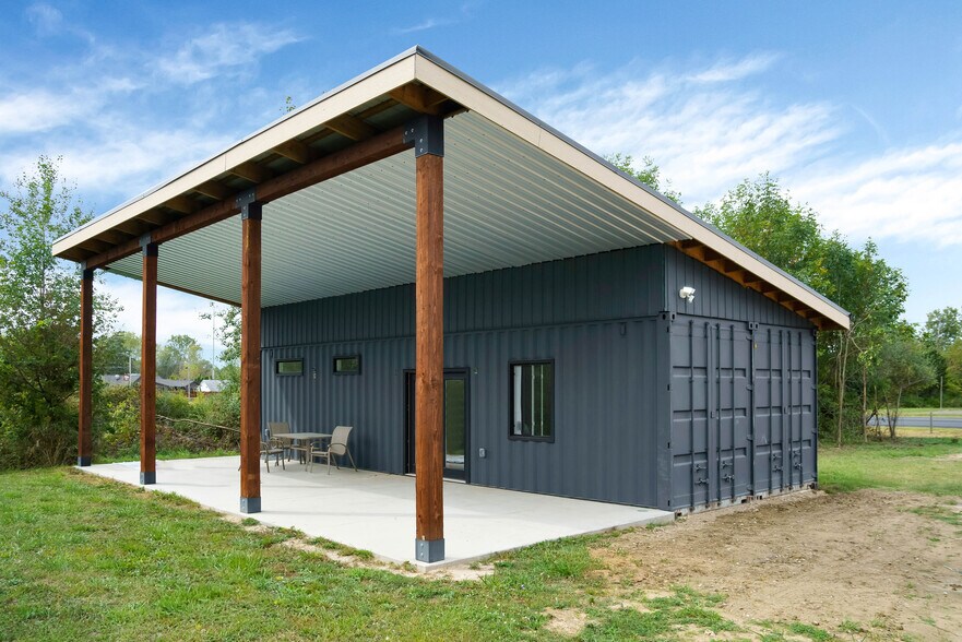 10155 Blue Star Highway, South Haven, MI à louer - Photo principale – Image 1 sur 27