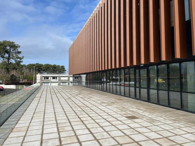 Bureau dans Mérignac à louer - Photo de l’immeuble – Image 3 sur 14