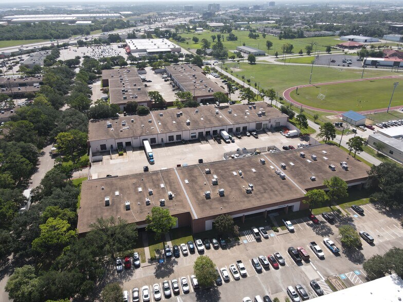 6001 Stonington St, Houston, TX à louer - Photo de l’immeuble – Image 2 sur 7