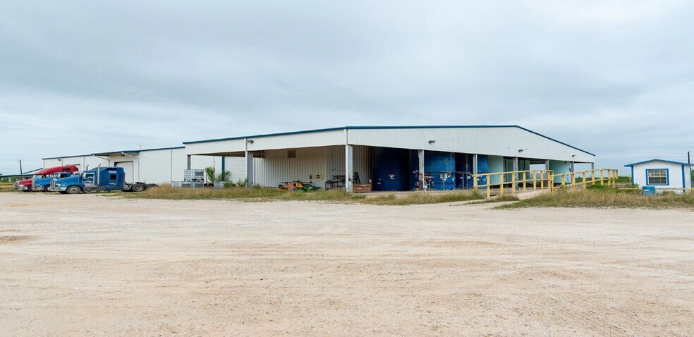 2995 County Road 430, Pleasanton, TX à vendre - Photo de l’immeuble – Image 3 sur 12