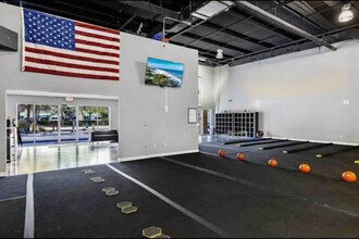 1040 Collier Center Way, Naples, FL à louer Photo intérieure– Image 1 sur 3