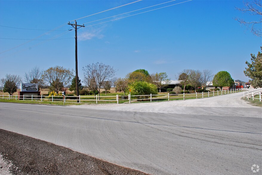 500 Dennis Rd, Weatherford, TX à louer - Photo principale – Image 1 sur 27