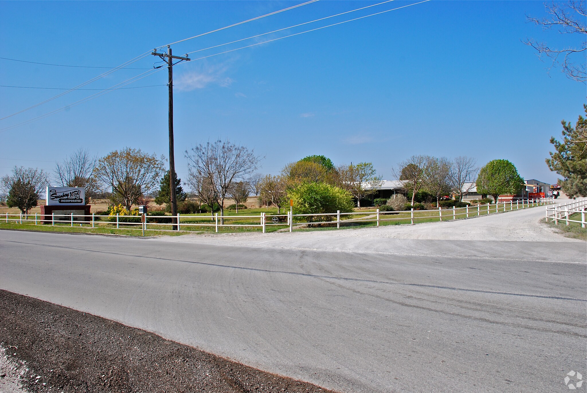 500 Dennis Rd, Weatherford, TX à louer Photo principale– Image 1 sur 28