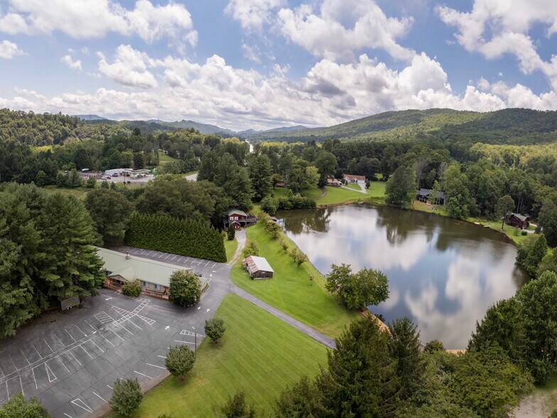 8826 Boylston Hwy, Mills River, NC à vendre - Photo de l’immeuble – Image 3 sur 53