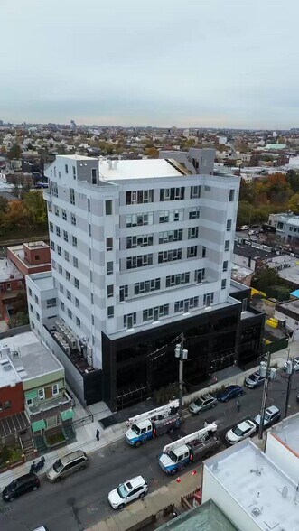 1055-1063 63rd St, Brooklyn, NY à louer - Vidéo sur l’annonce professionnelle – Image 2 sur 15