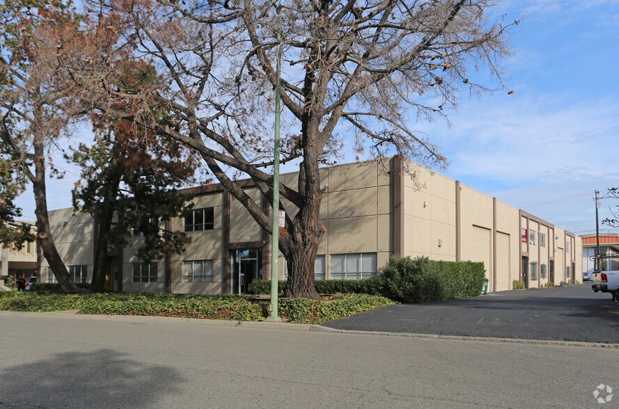 8100-8128 Capwell Dr, Oakland, CA à louer - Photo principale – Image 1 sur 3