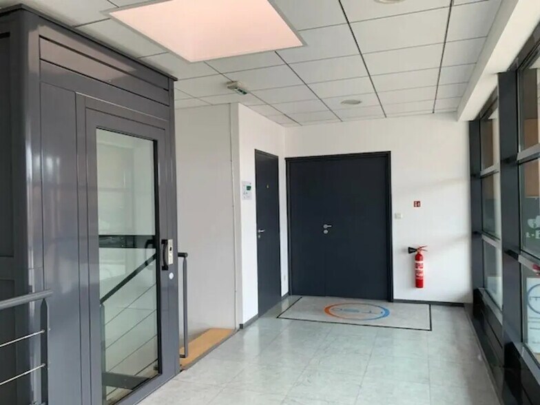 Bureau dans Sorgues à louer - Photo de l’immeuble – Image 3 sur 10