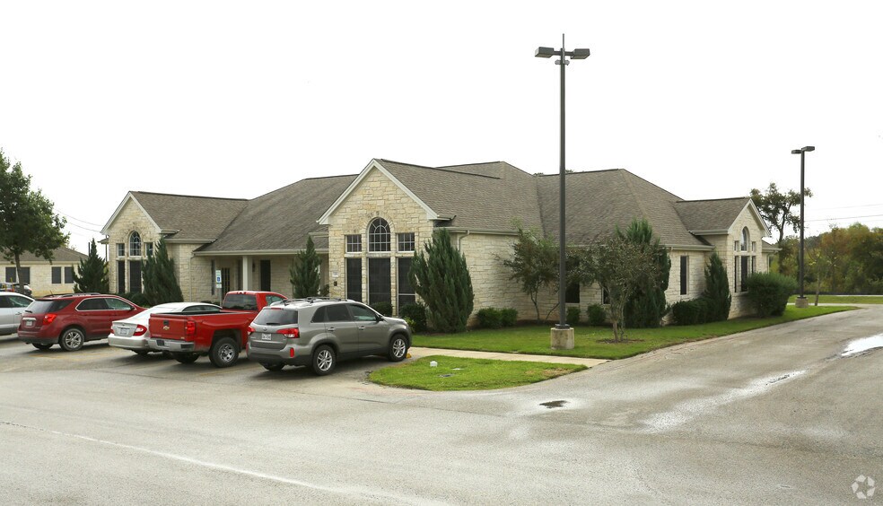 155 Cimarron Park Loop, Buda, TX à louer - Photo de l’immeuble – Image 2 sur 3