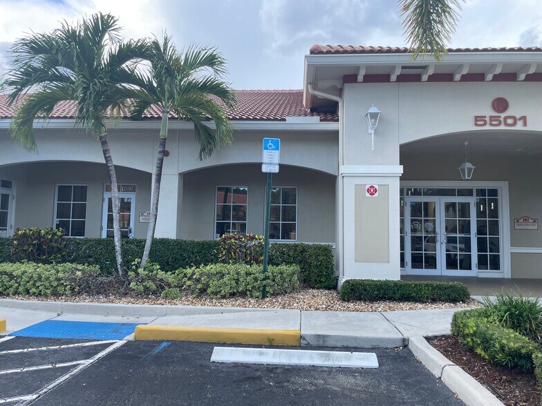 5501 N University Dr, Coral Springs, FL à vendre - Photo de l’immeuble – Image 1 sur 41