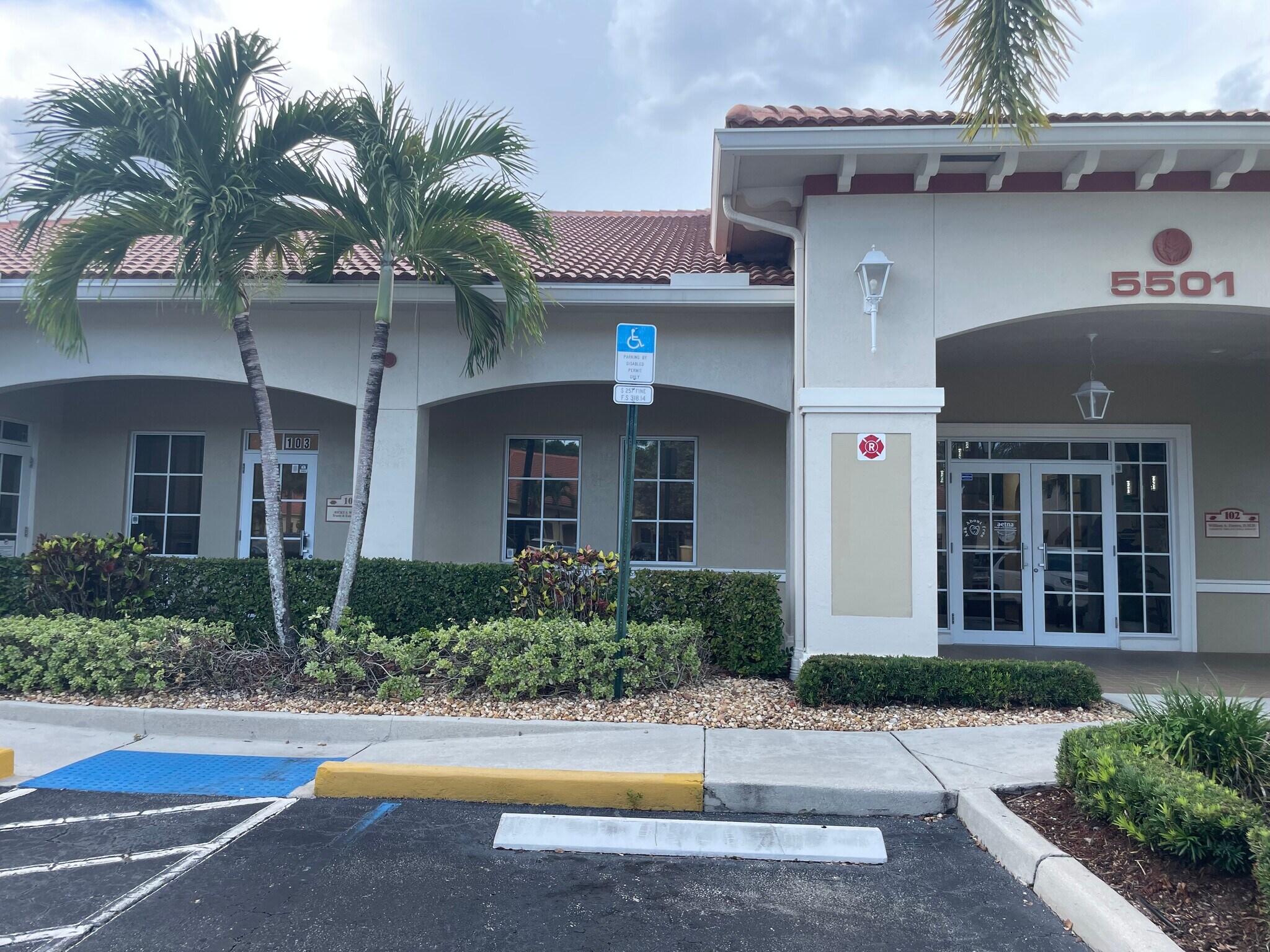 5501 N University Dr, Coral Springs, FL à vendre Photo de l’immeuble– Image 1 sur 42