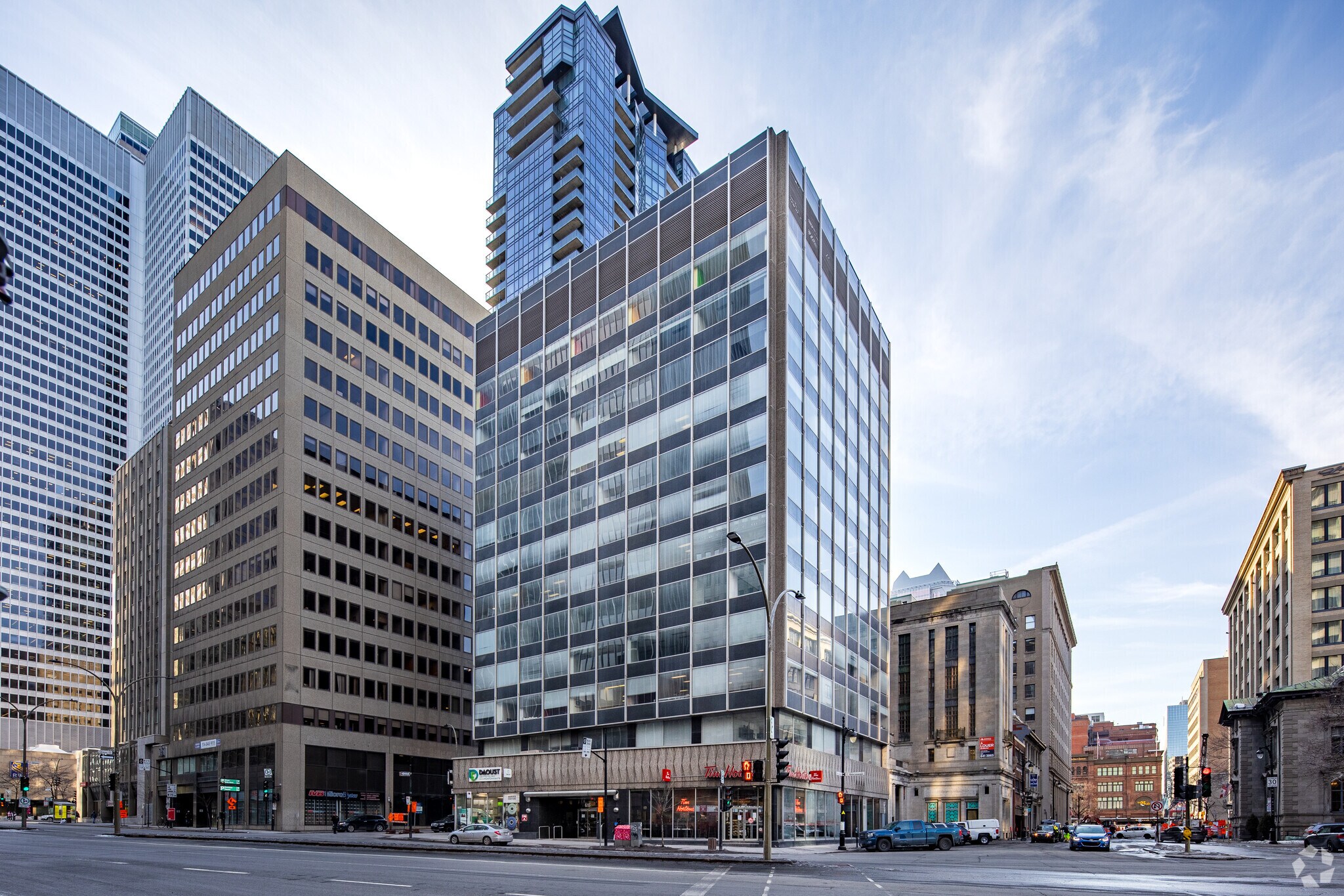 615 Boul René-Lévesque O, Montréal, QC à louer Photo de l’immeuble– Image 1 sur 19