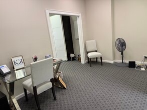 45 E Putnam Ave, Greenwich, CT à louer Photo intérieure– Image 1 sur 6