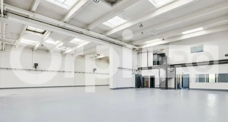 Local d’activités dans Évry à louer Photo intérieure– Image 1 sur 9