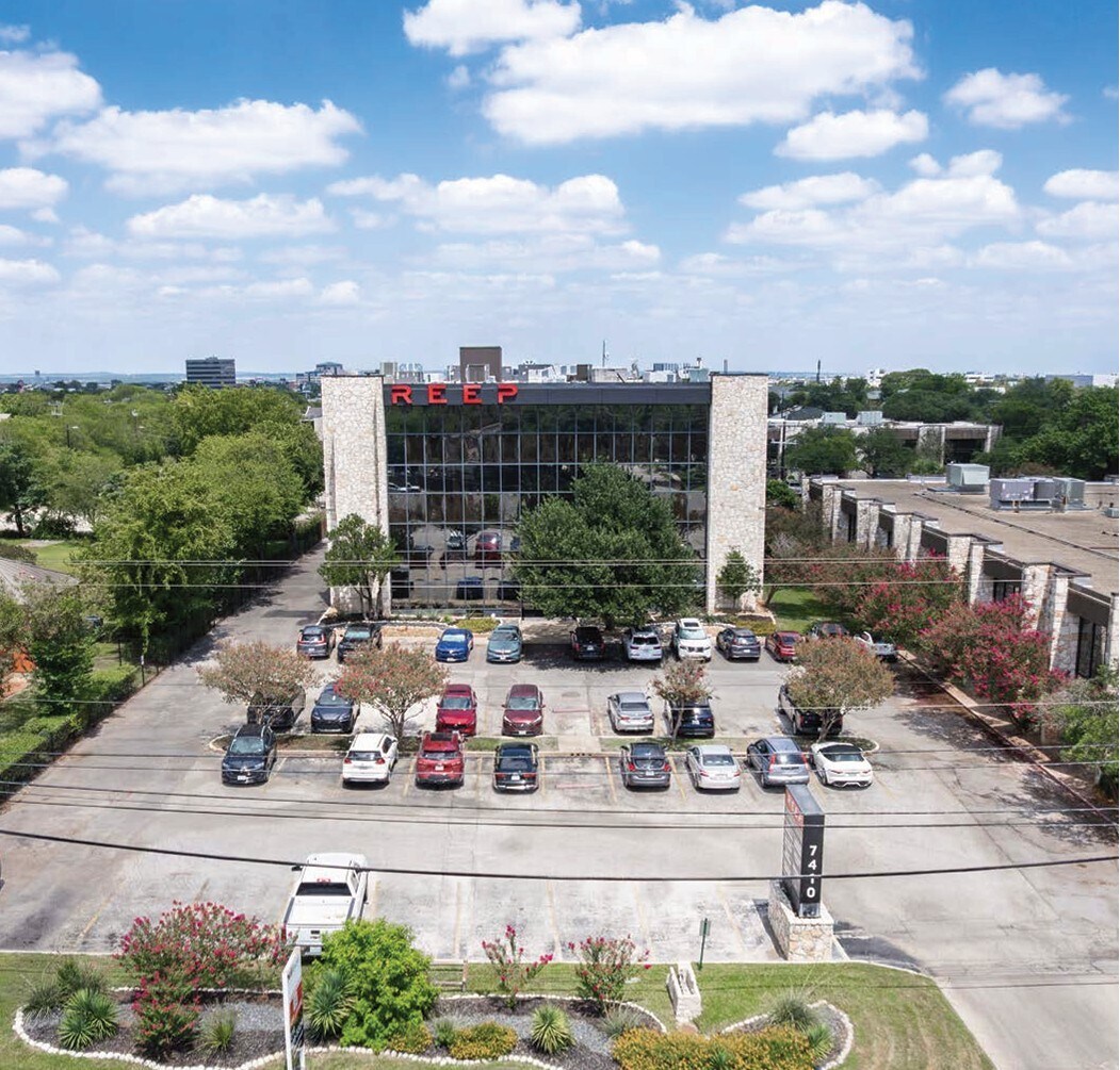 7410 Blanco Rd, San Antonio, TX à louer Photo de l’immeuble– Image 1 sur 16