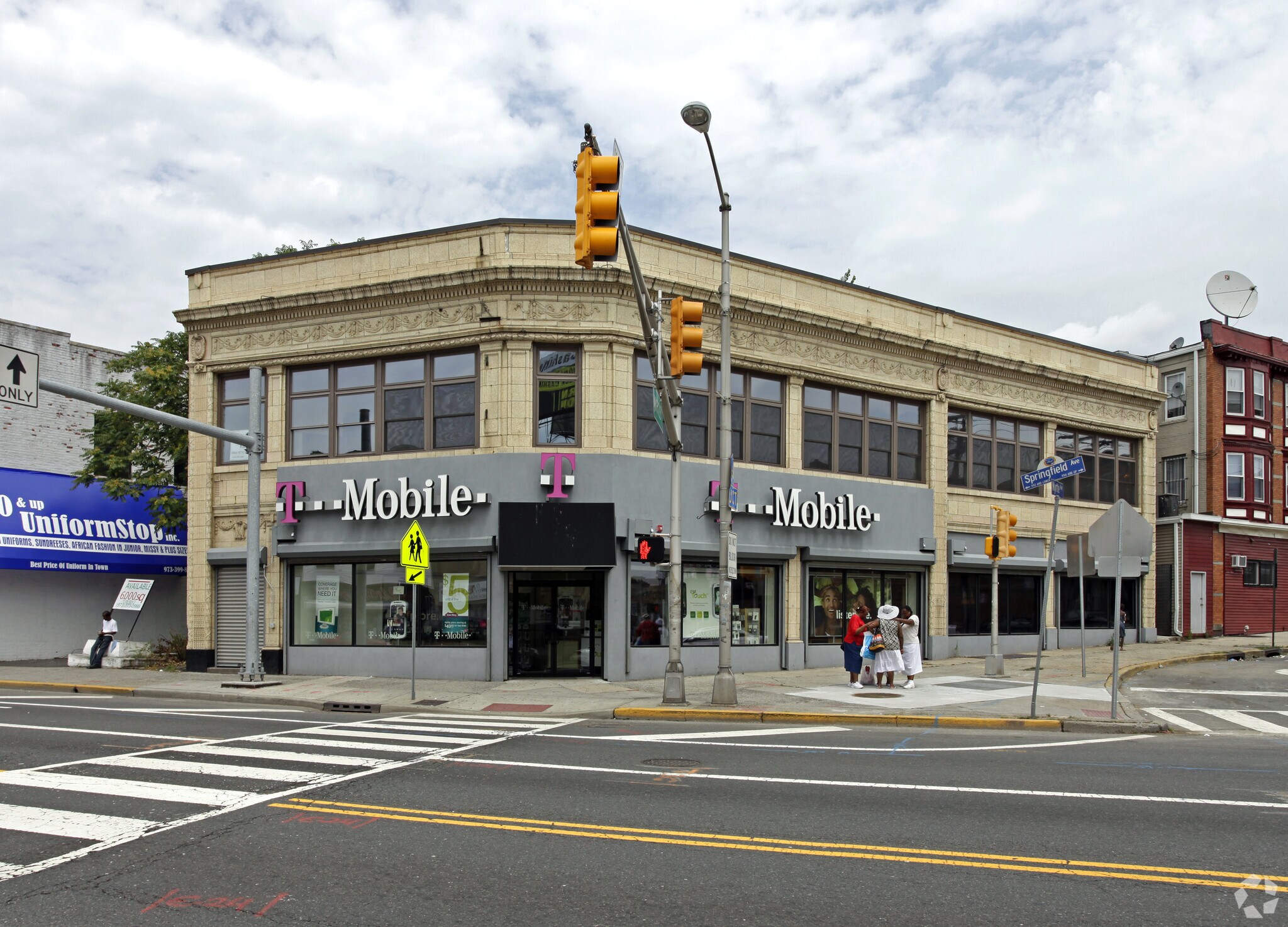 Four mixed-use commercial properties portefeuille de 4 biens à vendre sur LoopNet.fr Photo principale– Image 1 sur 4