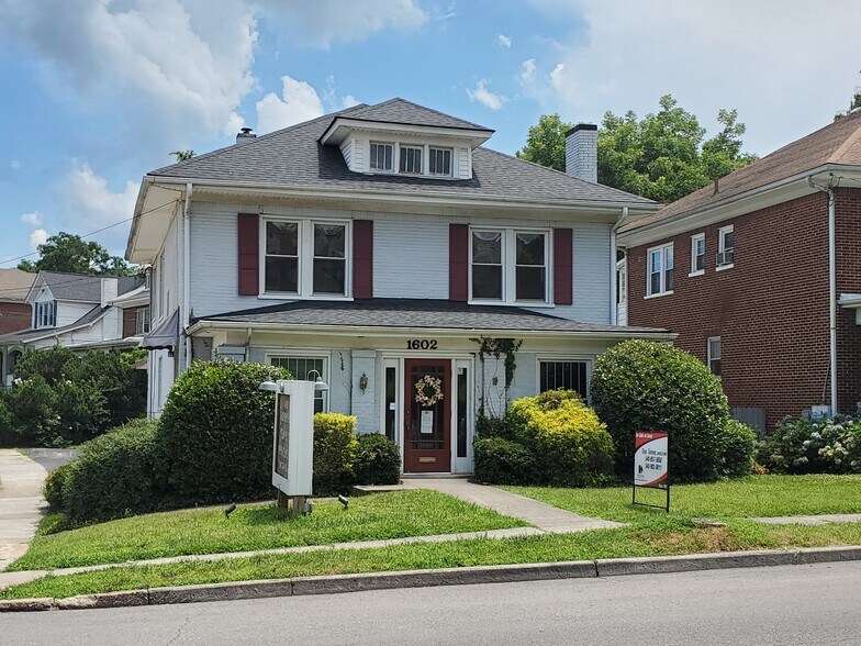 1602 Grandin Rd SW, Roanoke, VA à vendre - Photo de l’immeuble – Image 2 sur 42