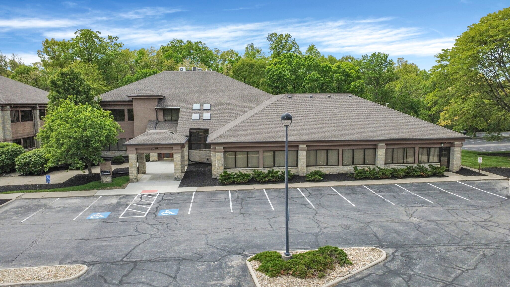 8080 Ravines Edge Ct, Columbus, OH à louer Photo principale– Image 1 sur 10