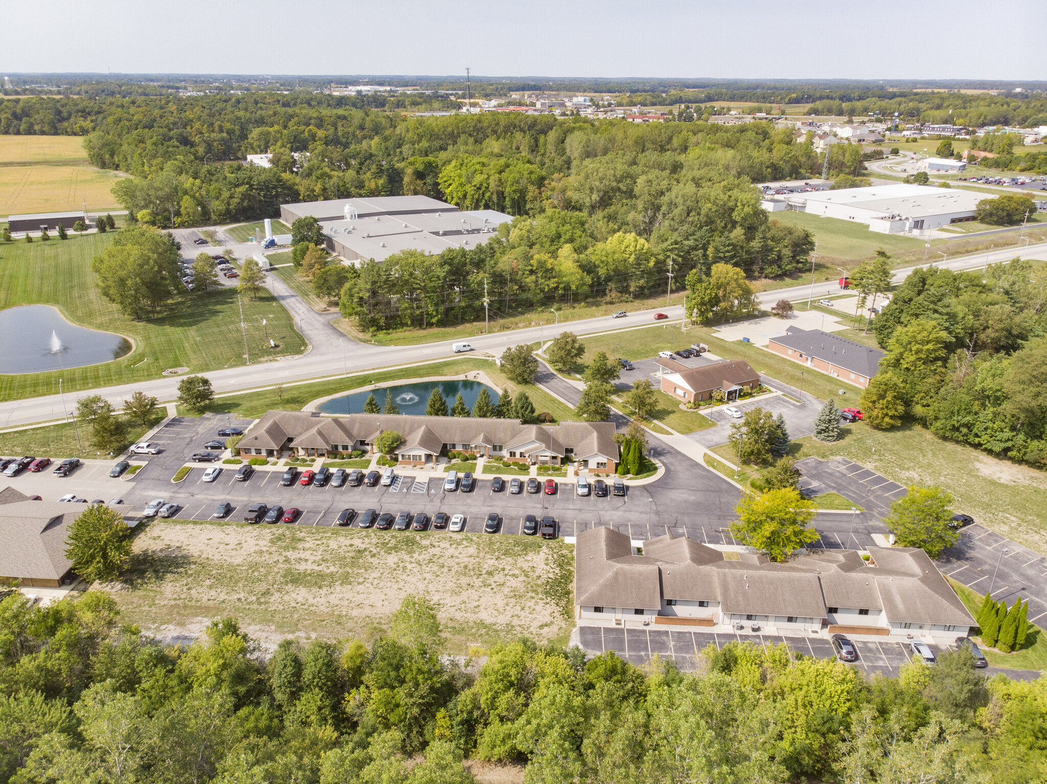 1340-1350 S Grandstaff Dr, Auburn, IN à louer Aérien– Image 1 sur 3