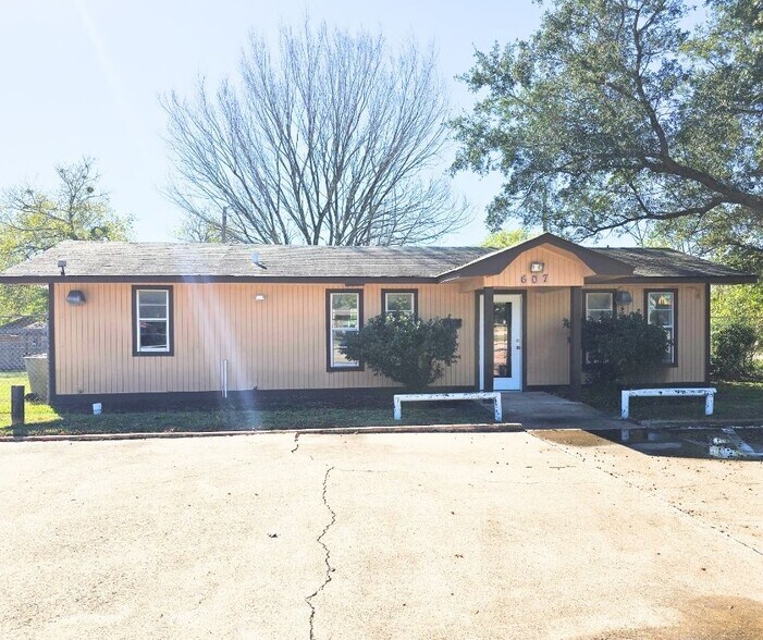 607 W Martin Luther King Jr. St, Bryan, TX à vendre - Photo de l’immeuble – Image 1 sur 6