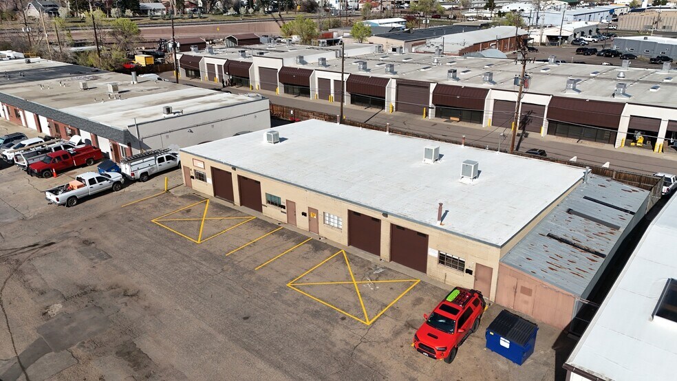 5612-5618 Newland Way, Arvada, CO à louer - Photo de l’immeuble – Image 3 sur 14