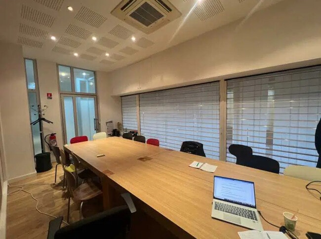 Plus de détails pour Local commercial à vendre