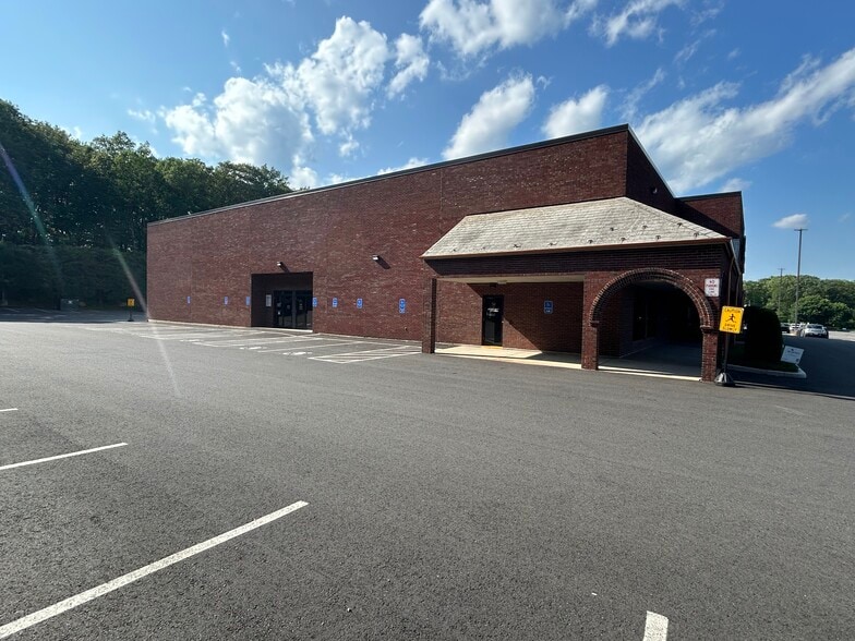 401 Monroe Tpke, Monroe, CT à louer - Photo de l’immeuble – Image 3 sur 11