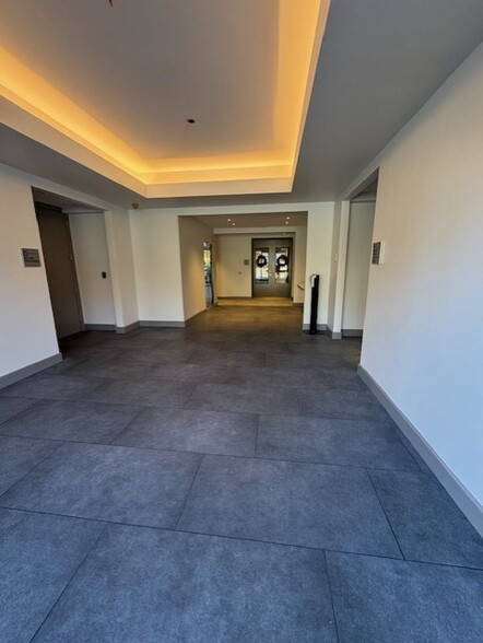 2200 Woodcrest Pl, Birmingham, AL à louer - Photo de l’immeuble – Image 3 sur 11