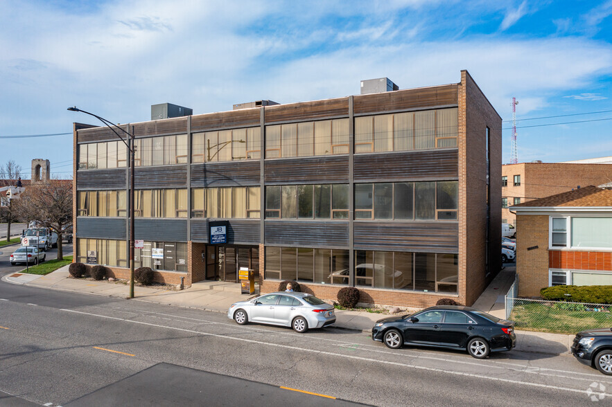 5097 N Elston Ave, Chicago, IL à louer - Photo de l’immeuble – Image 3 sur 17