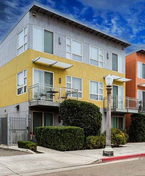 1759 Fulton St, Fresno, CA à vendre - Photo de l’immeuble – Image 2 sur 35
