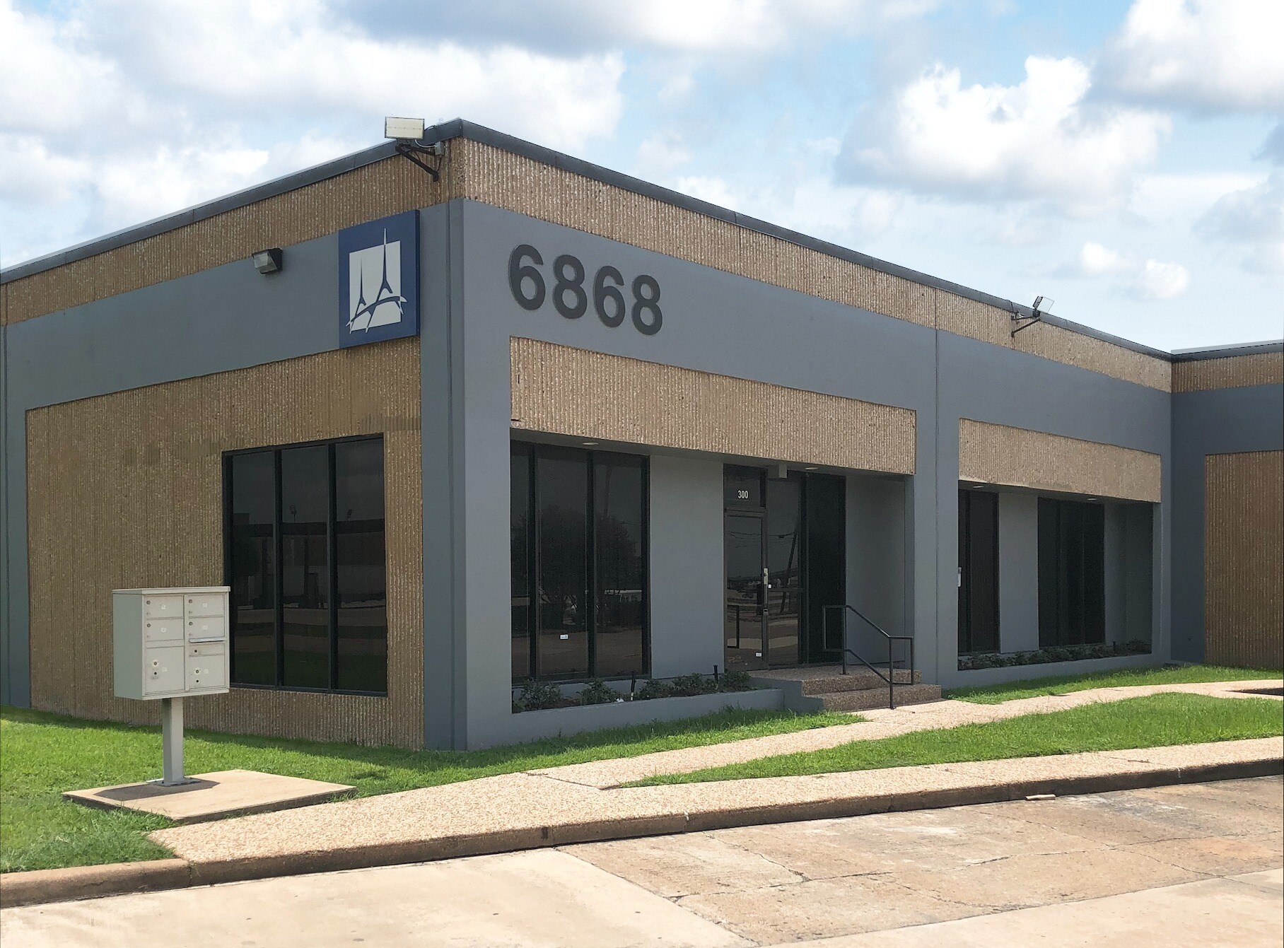 6868 N Loop Fwy E, Houston, TX à louer Photo de l’immeuble– Image 1 sur 7