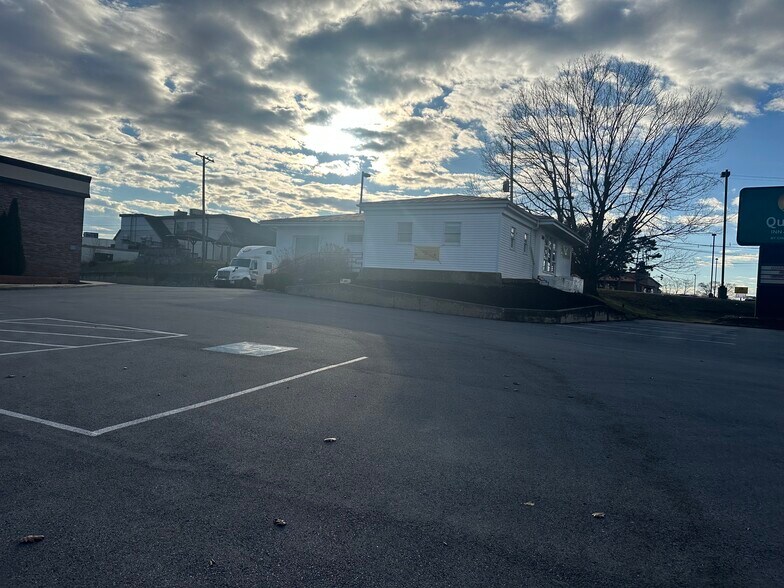 2550 E Market St, York, PA à louer - Photo de l’immeuble – Image 2 sur 6