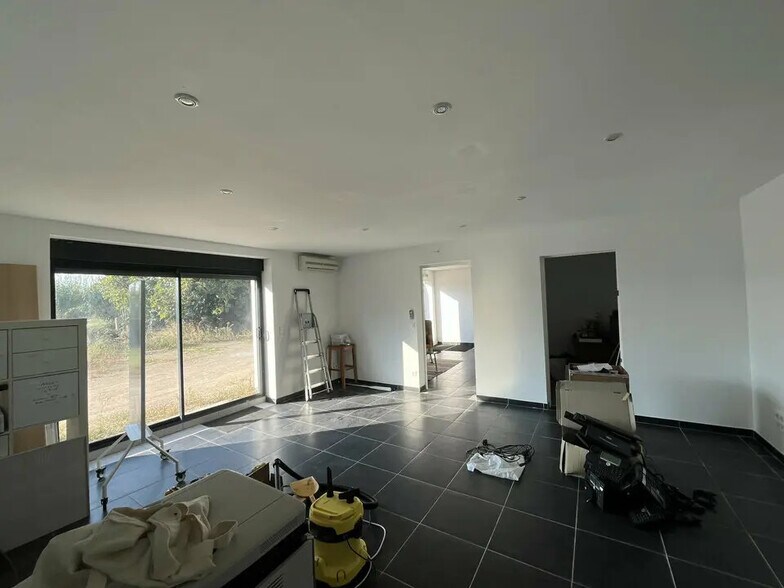 Bureau dans Nîmes à louer - Photo intérieure – Image 3 sur 9