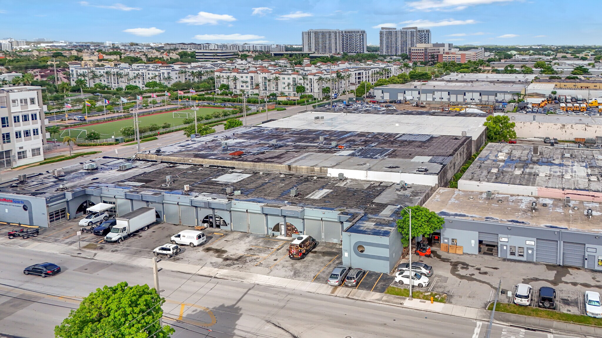 5400-5426 NW 79th Ave, Miami, FL à louer Photo de l’immeuble– Image 1 sur 6